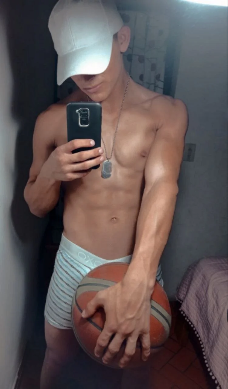 XXX Porn Photo of Nude logan_thomas 5