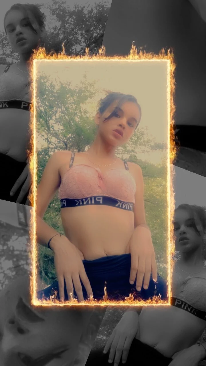 XXX Porn Photo of Nude KattalellaGomez 7