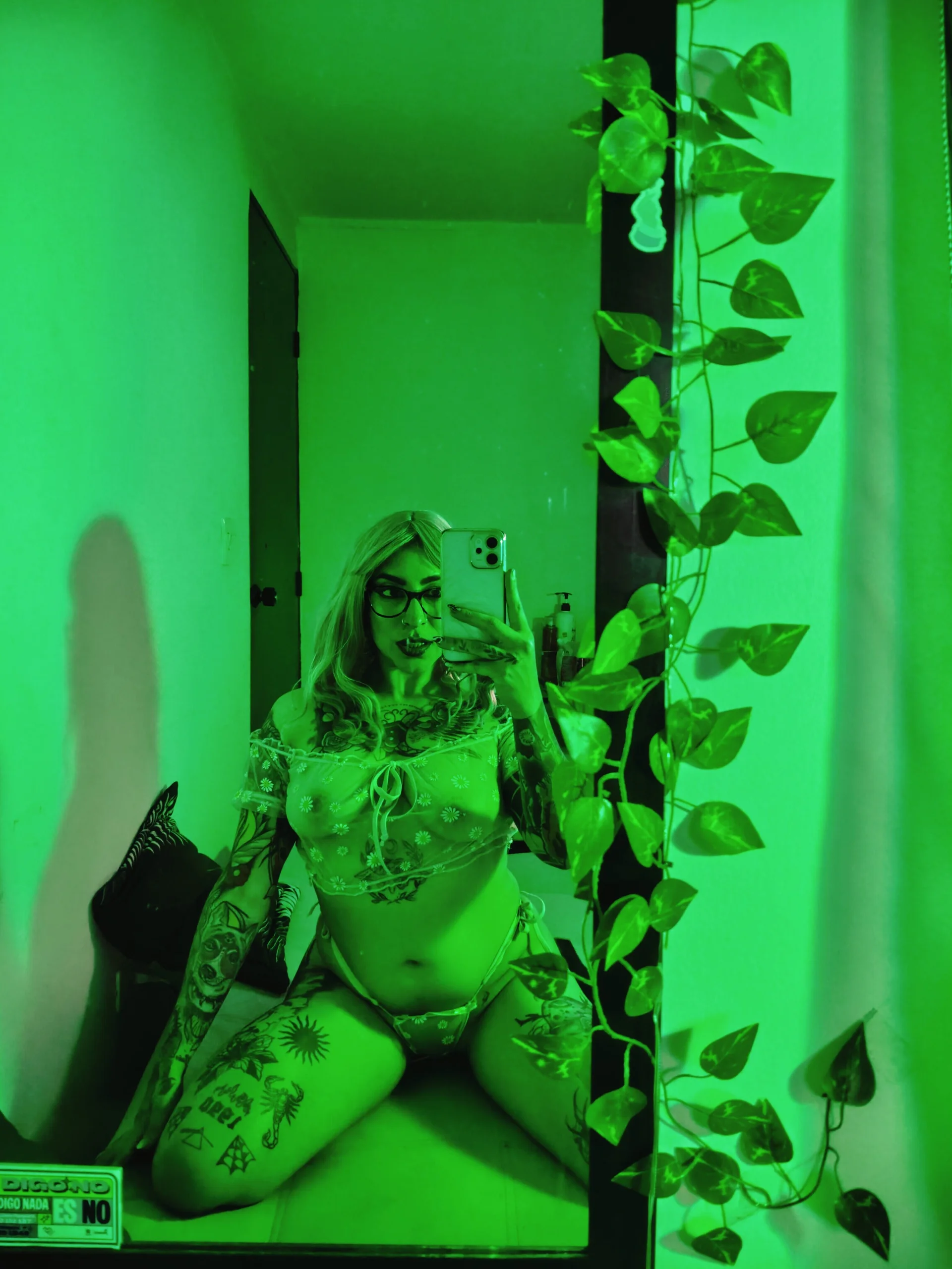 XXX Porn Photo of Nude alice_666f 22