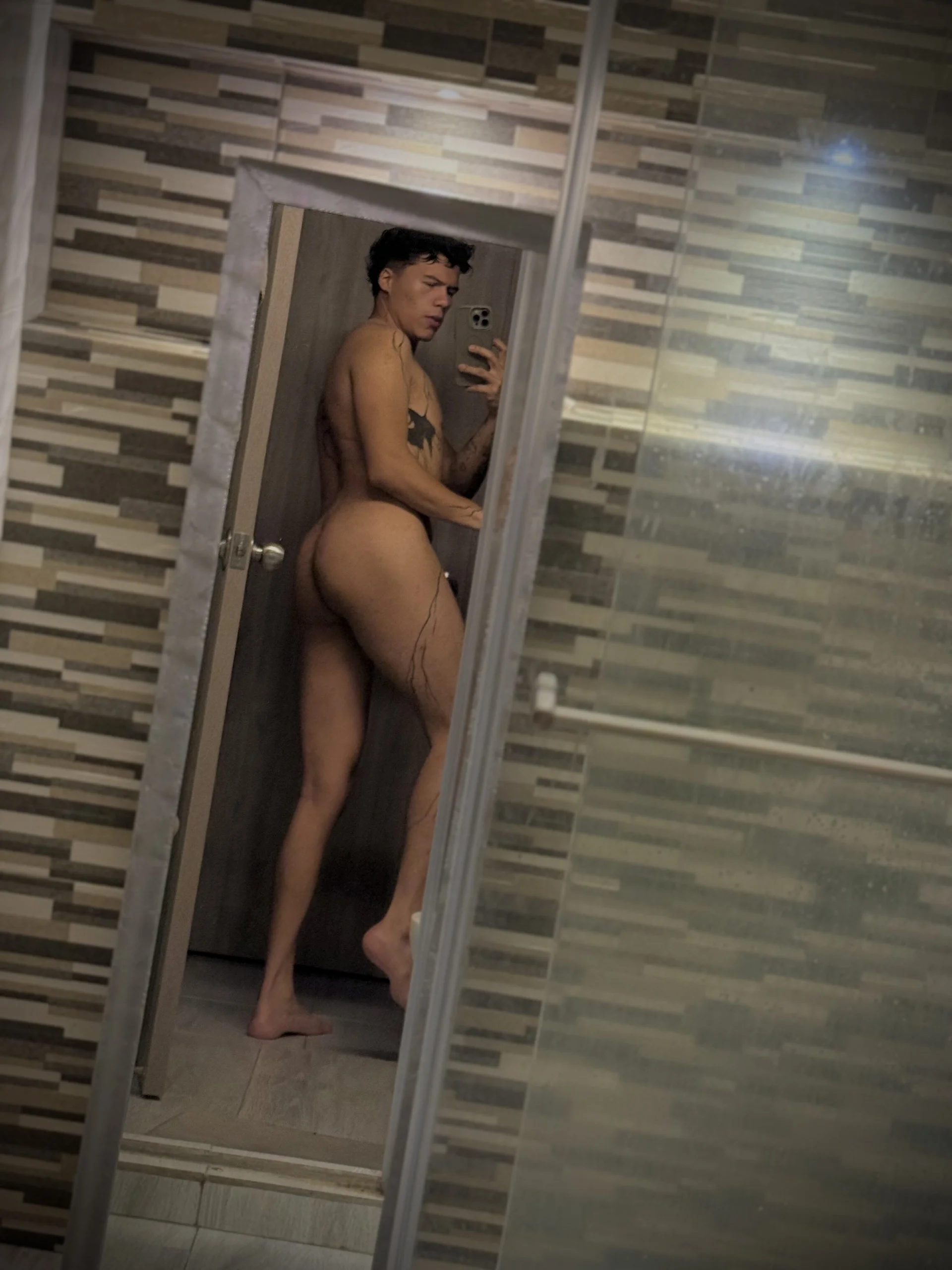 XXX Porn Photo of Nude Logan_smith1 37