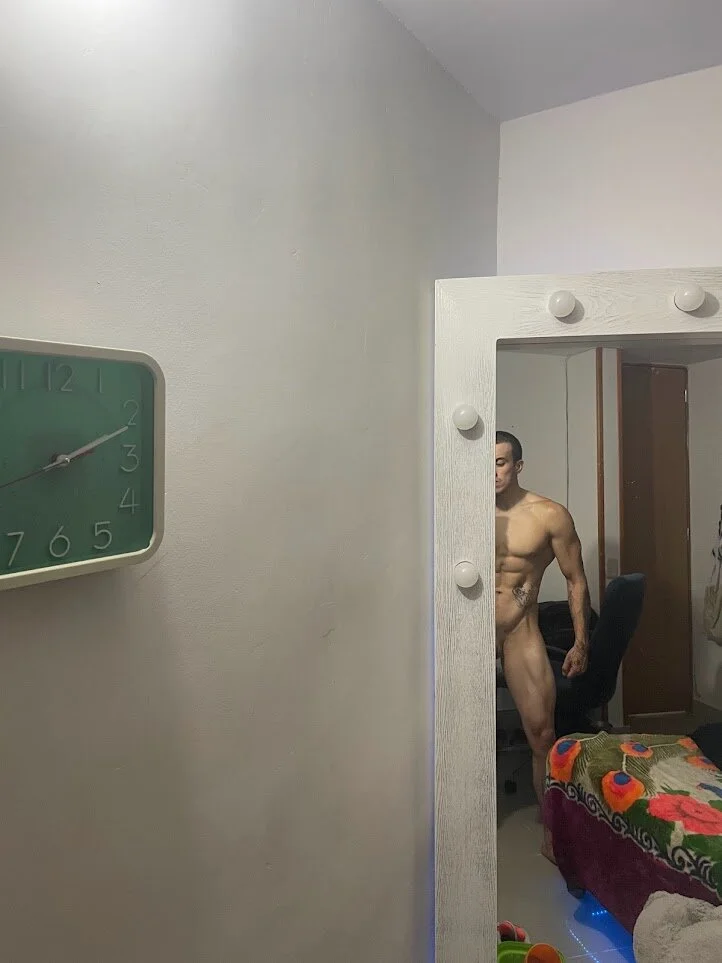 XXX Porn Photo of Nude strongboy_ 1