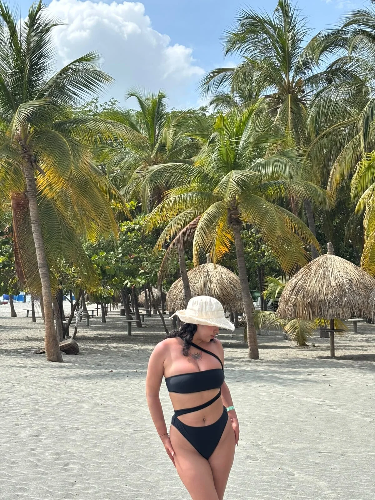 XXX Porn Photo of Nude Renaxi_Smith 16