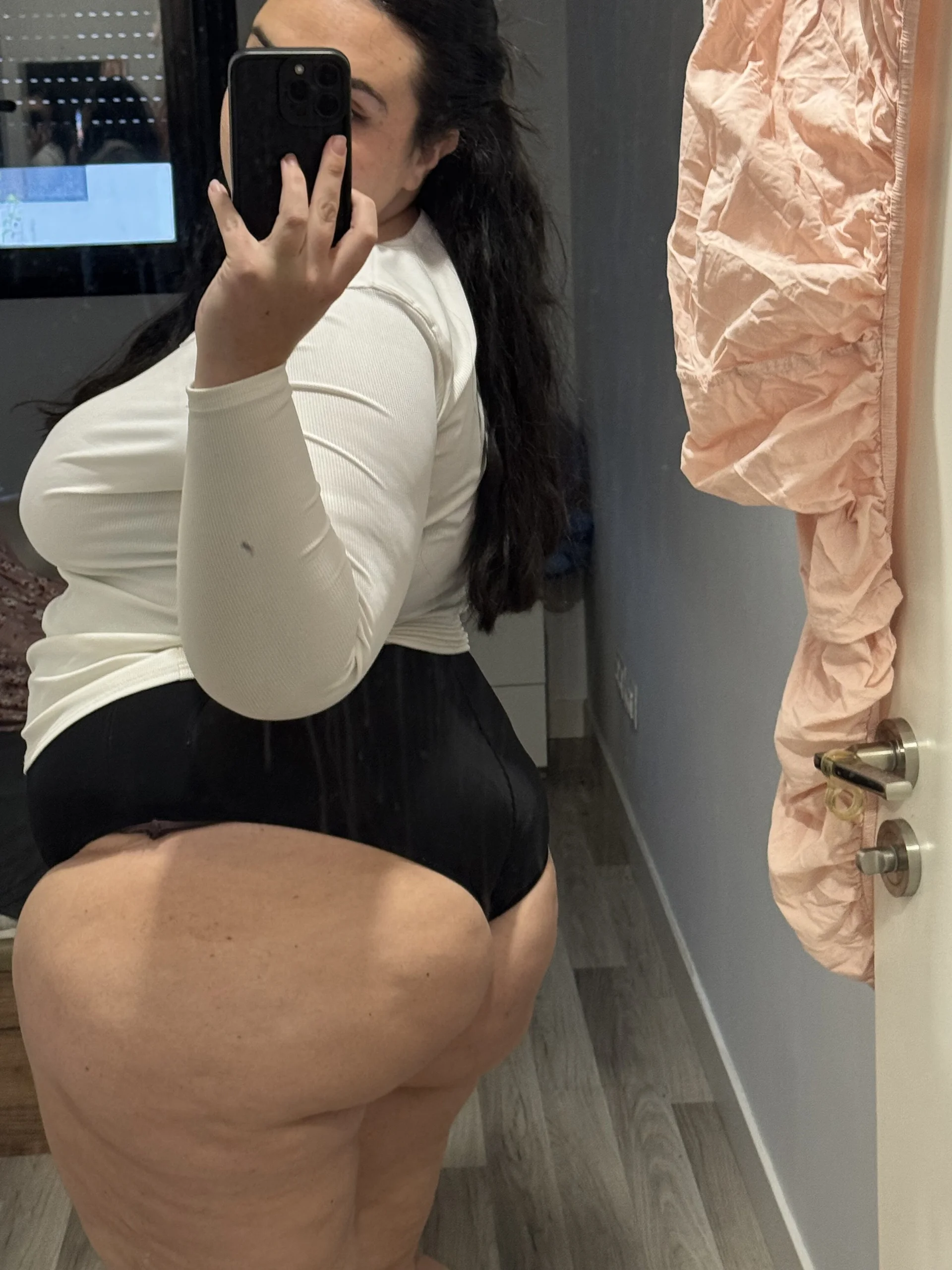 XXX Porn Photo of Nude ainaracurvyx 1