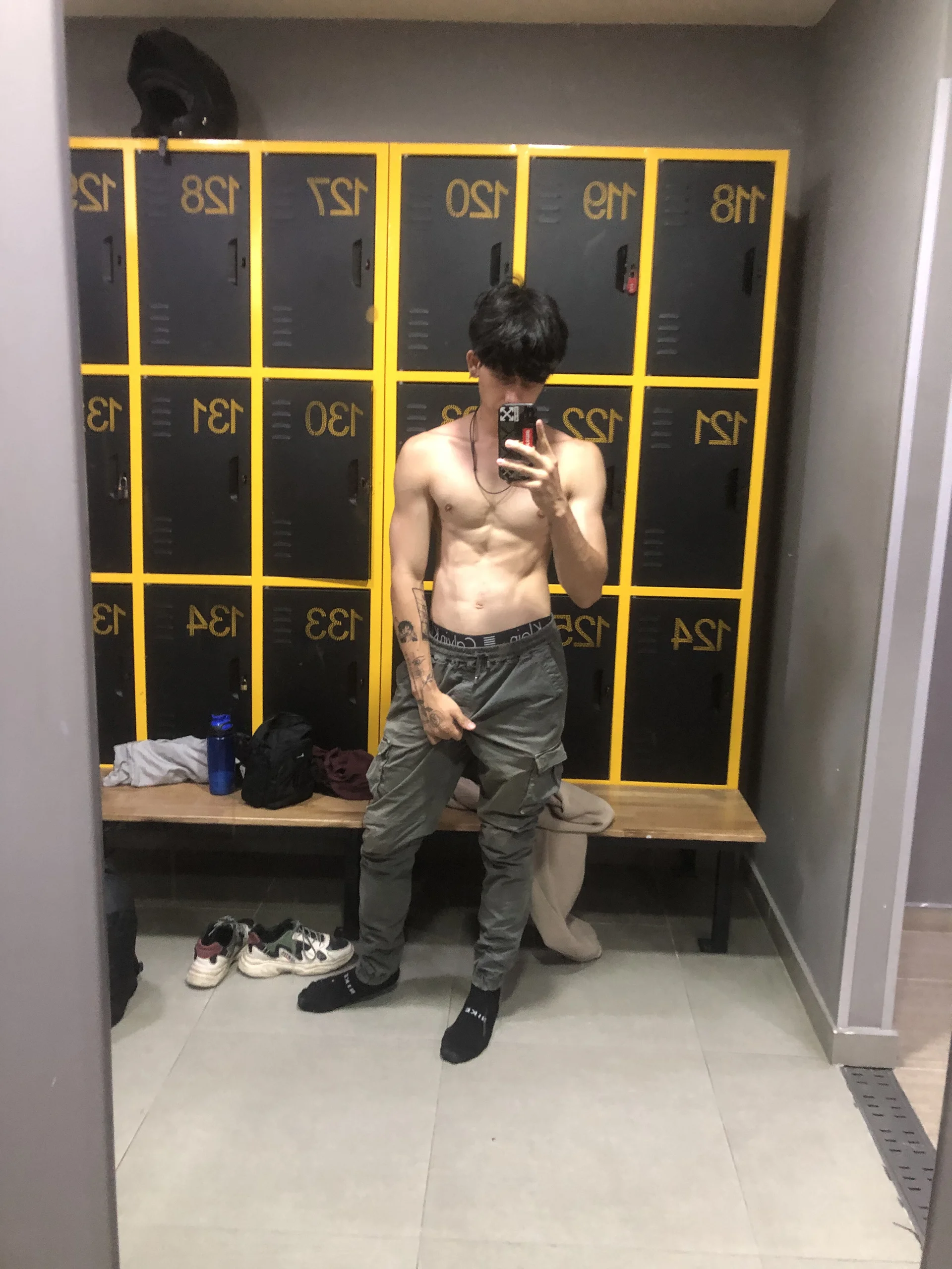 XXX Porn Photo of Nude xIce_Boy 9