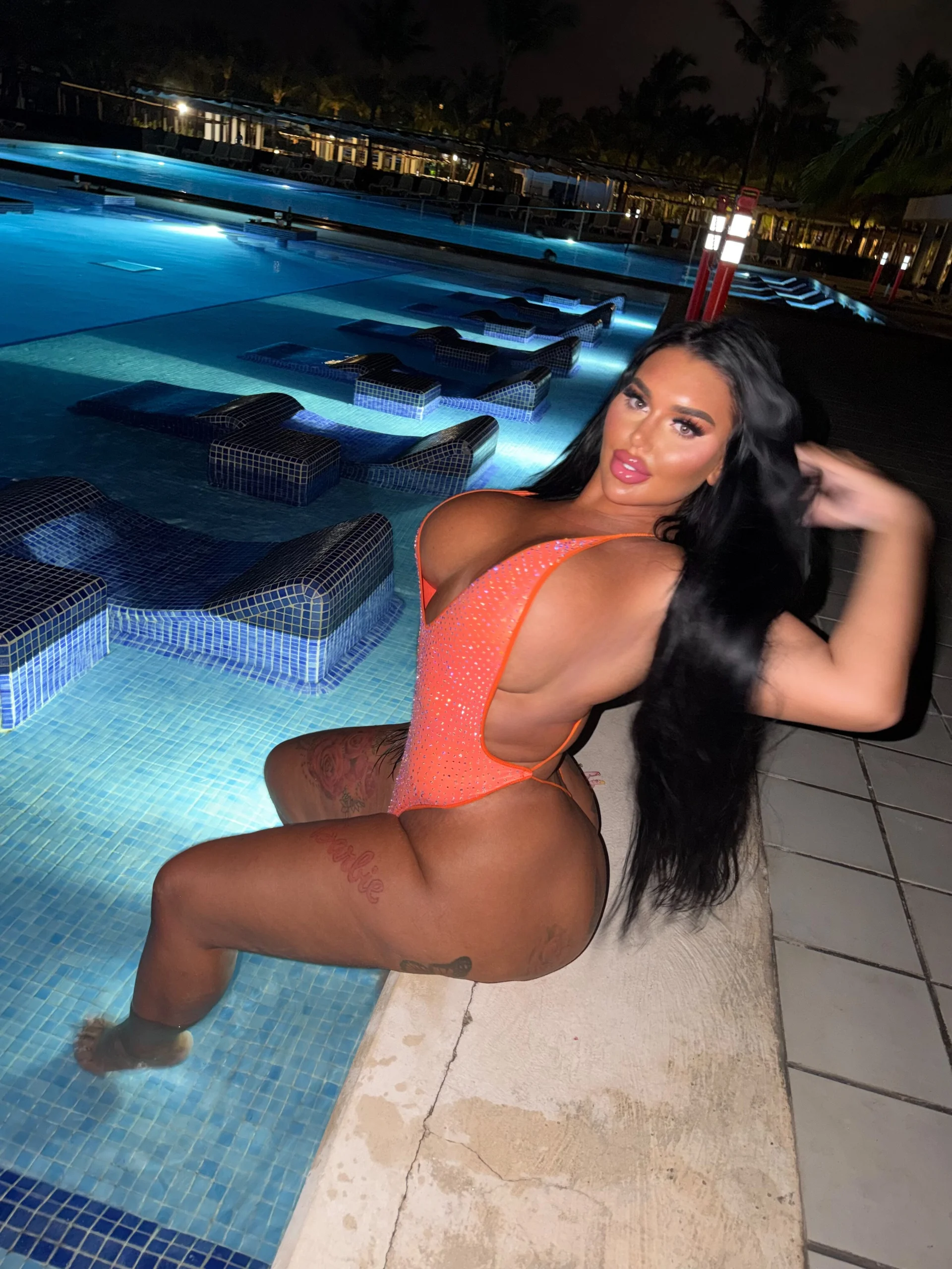 XXX Porn Photo of Nude BIGBOOTYELLIEXXX 19