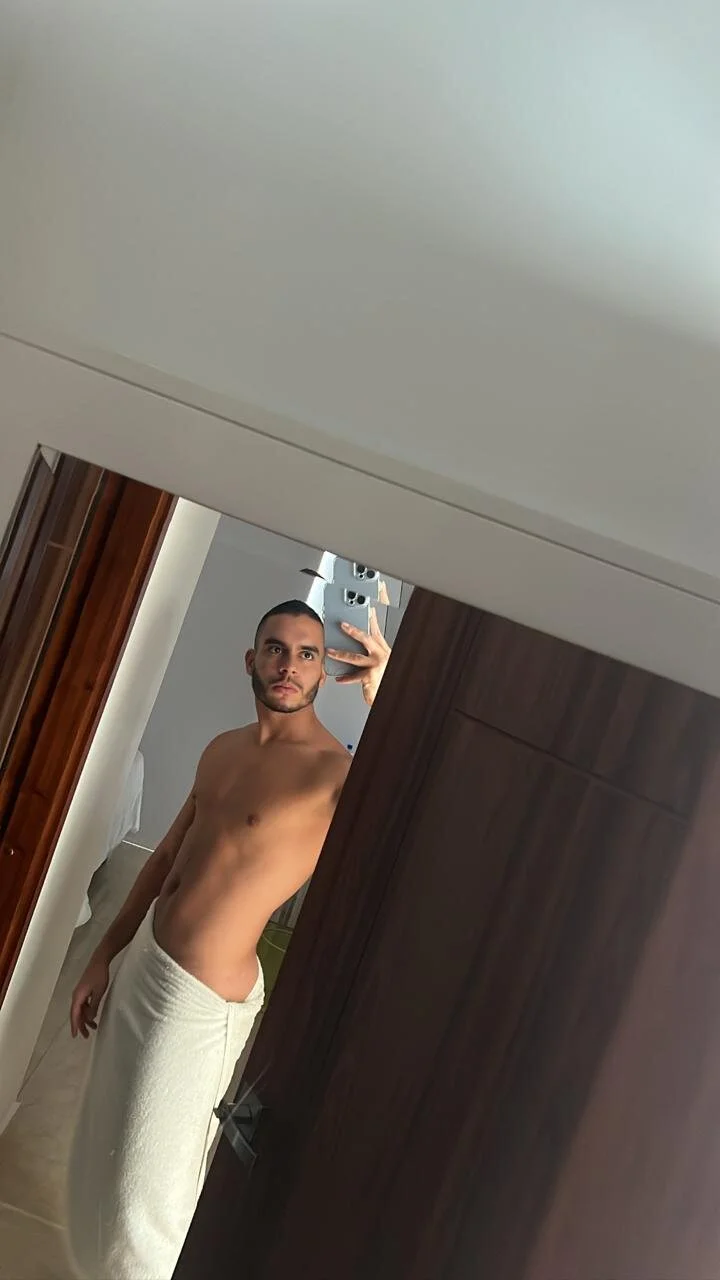 XXX Porn Photo of Nude kyle_walters 1