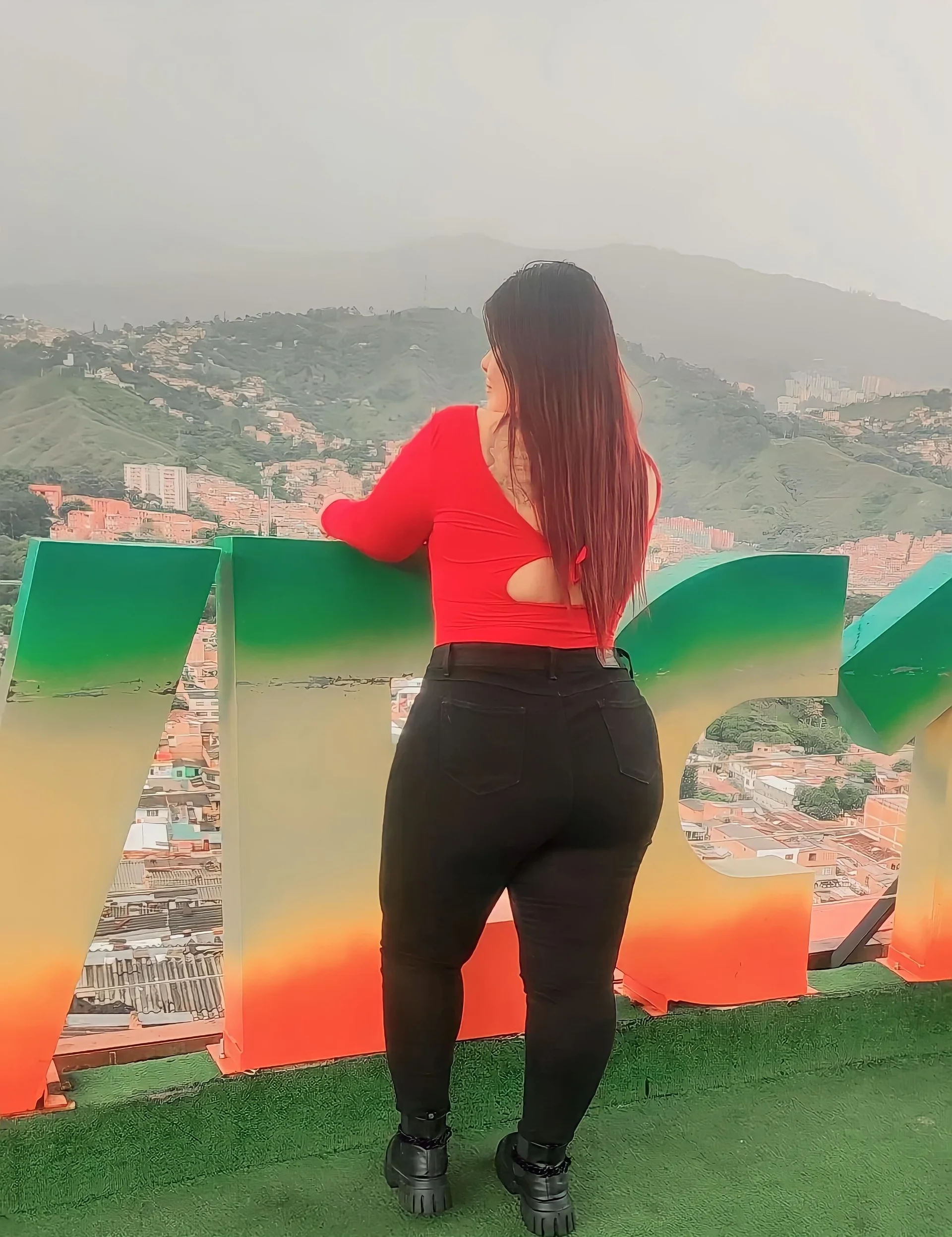 Scarlett_grey1