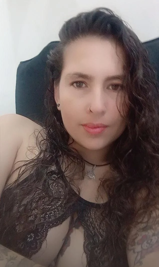 XXX Porn Photo of Nude Leyla_Horny_Bg 1