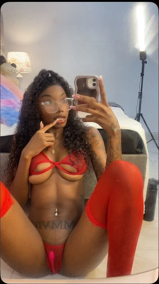 XXX Porn Photo of Nude MilanJackson 35