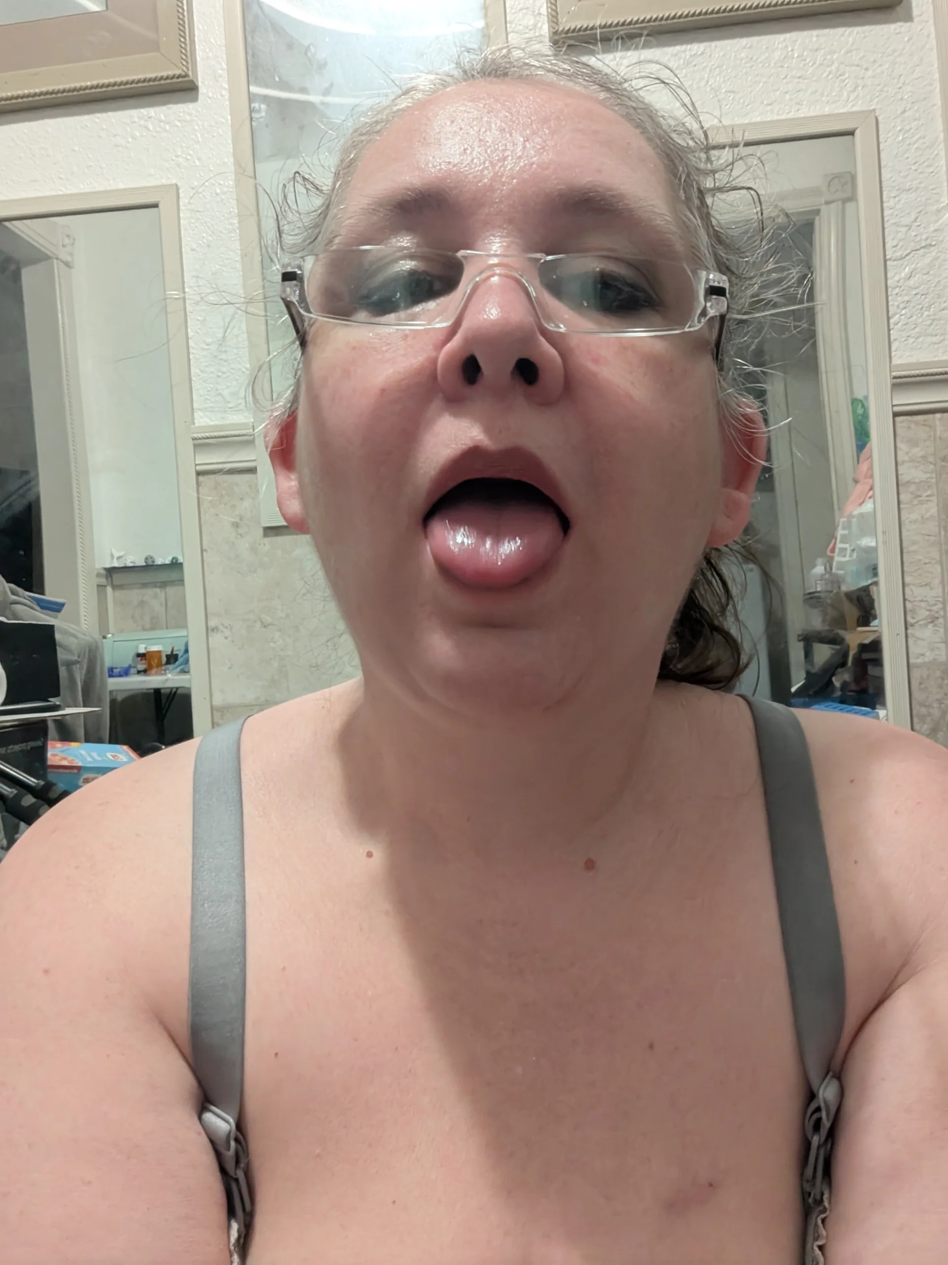 XXX Porn Photo of Nude wetMoneybags 22