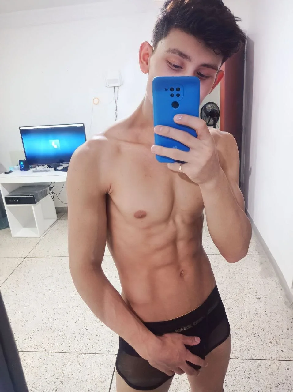 XXX Porn Photo of Nude logan_thomas 11