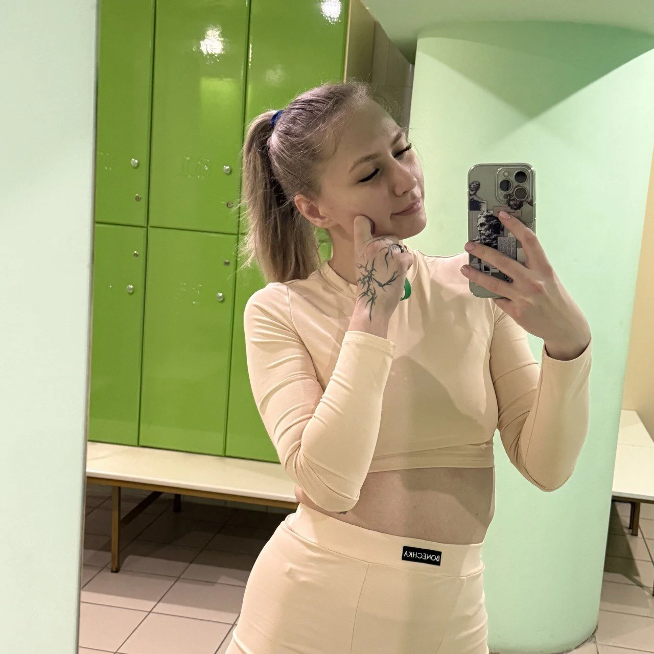 XXX Porn Photo of Nude BlondeBun 18