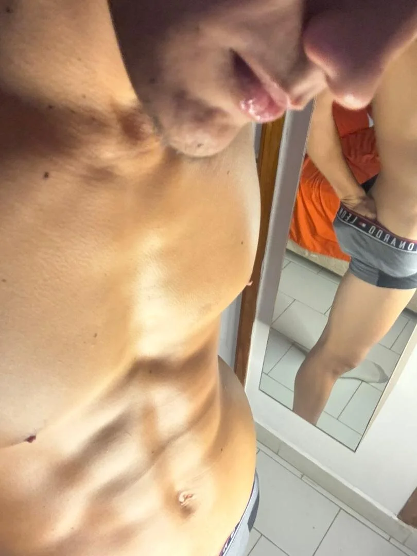 XXX Porn Photo of Nude FitBoy_Cris 1