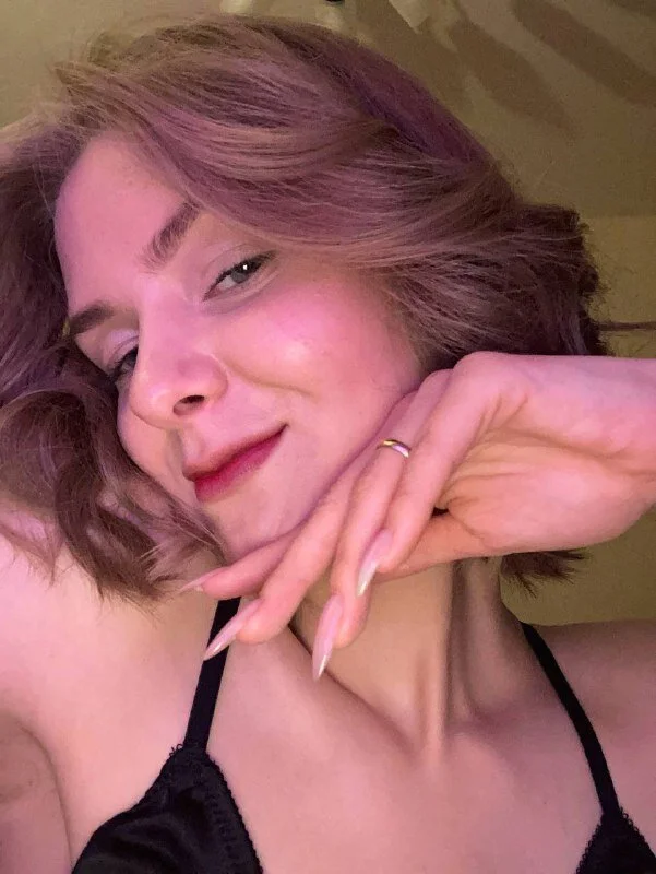 XXX Porn Photo of Nude Naomi_Girly 9