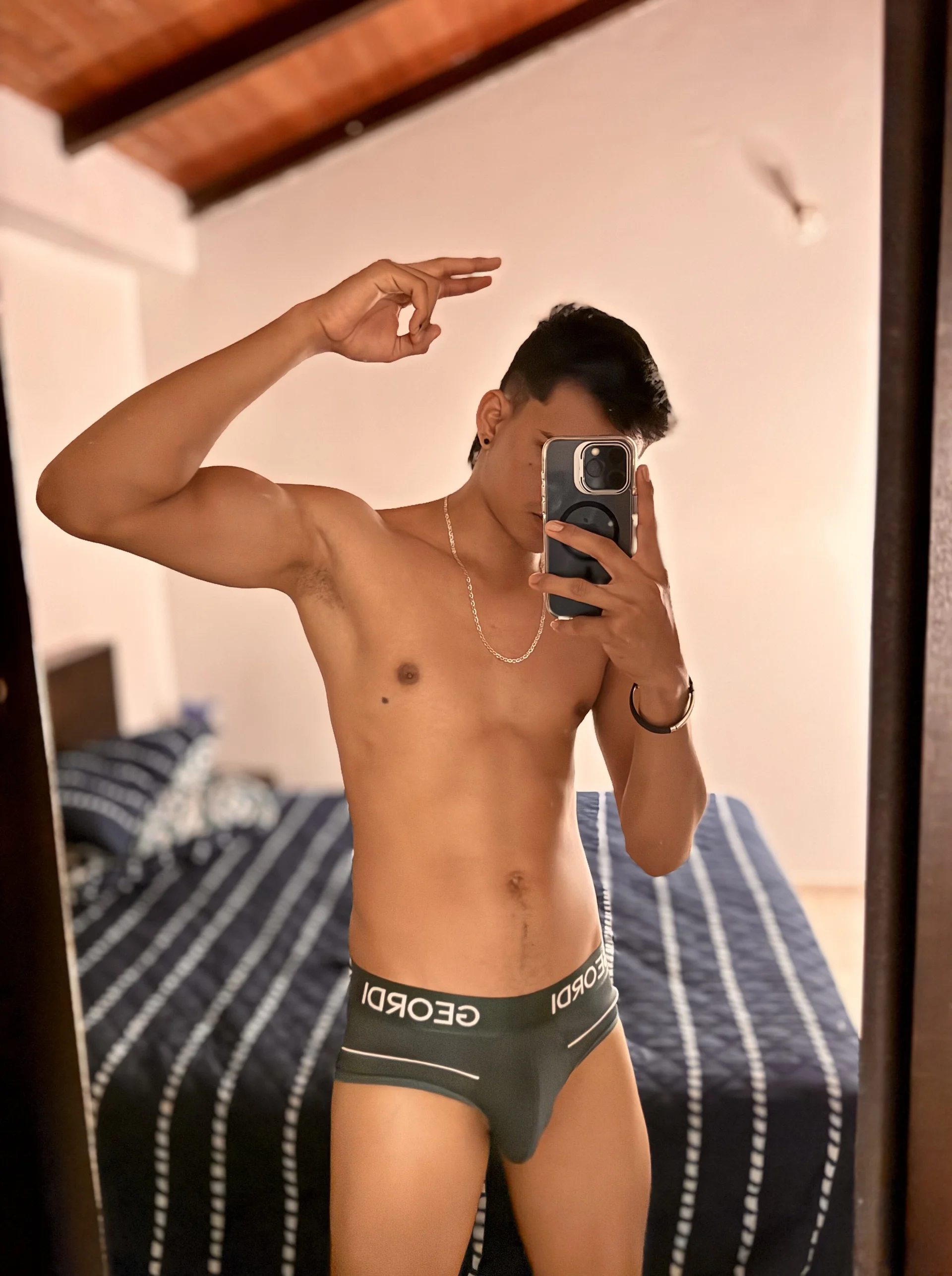 XXX Porn Photo of Nude sexyboy-sebas 4
