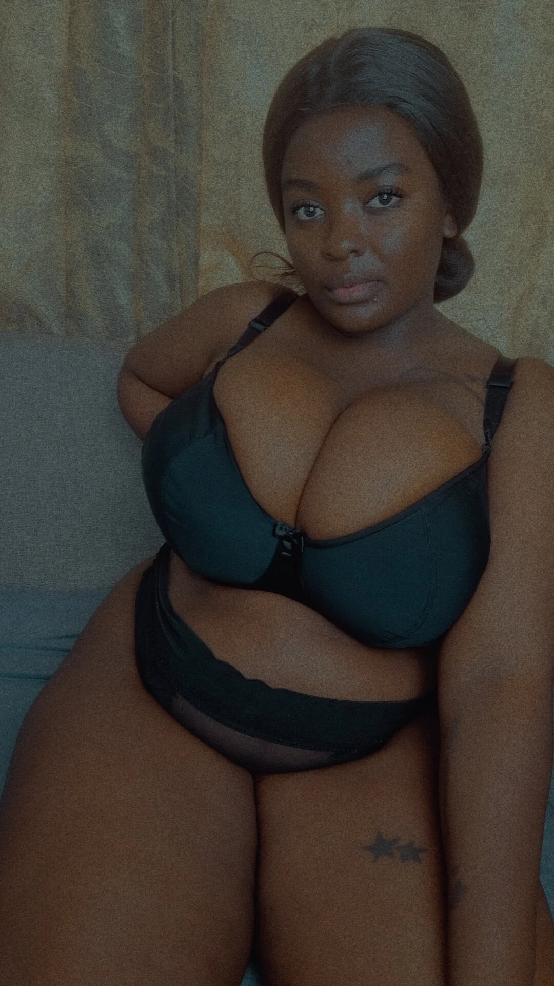 XXX Porn Photo of Nude bustytemptress1 16