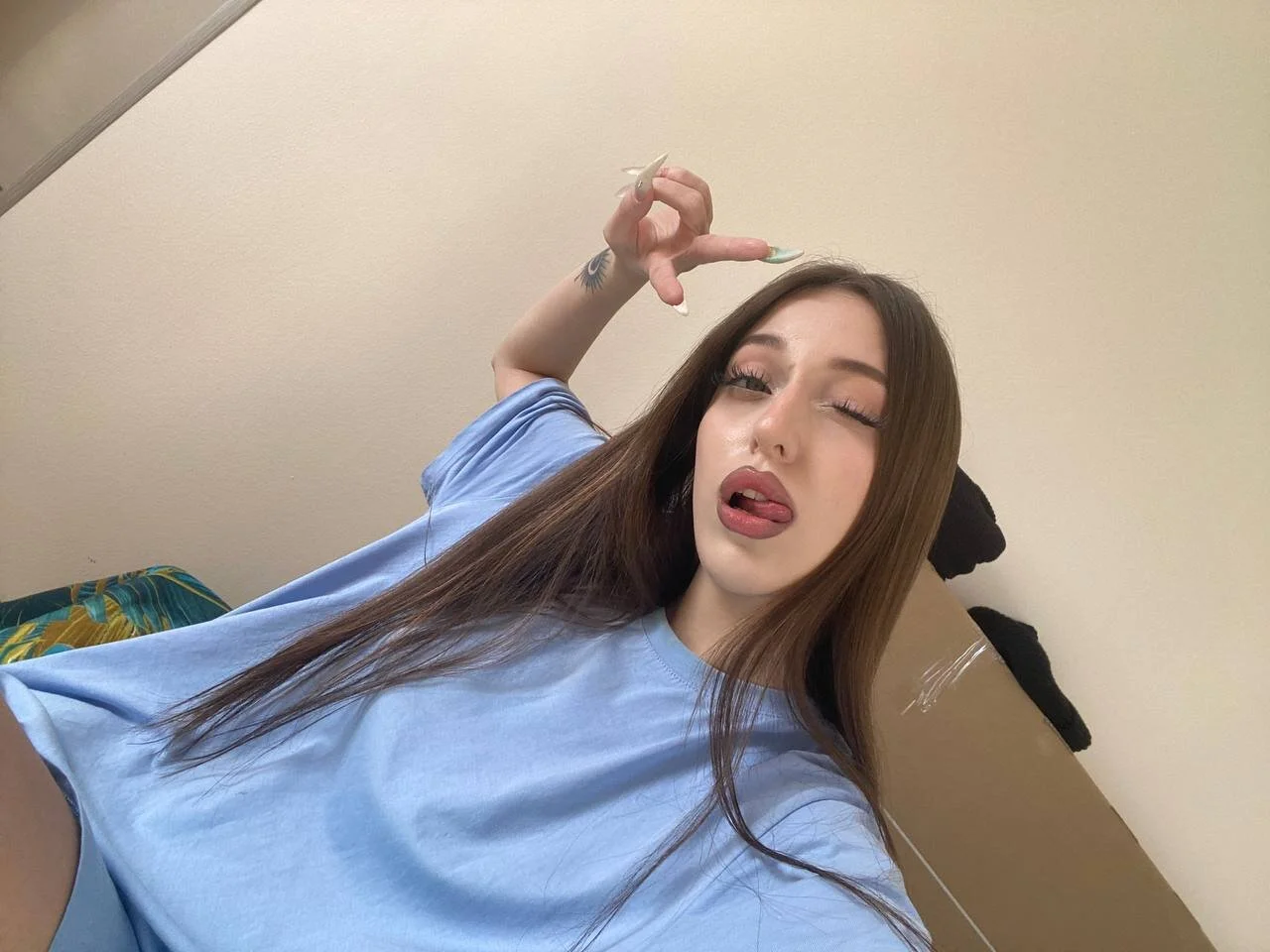 XXX Porn Photo of Nude CutieWorm 21