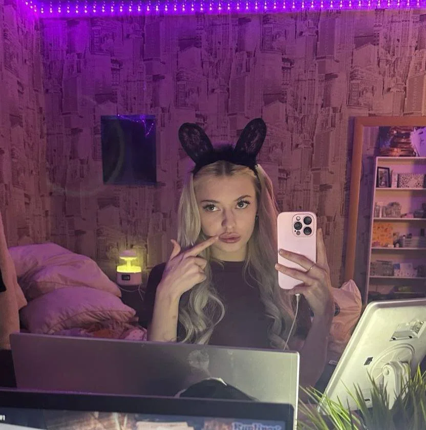 XXX Porn Photo of Nude avrorasky 3