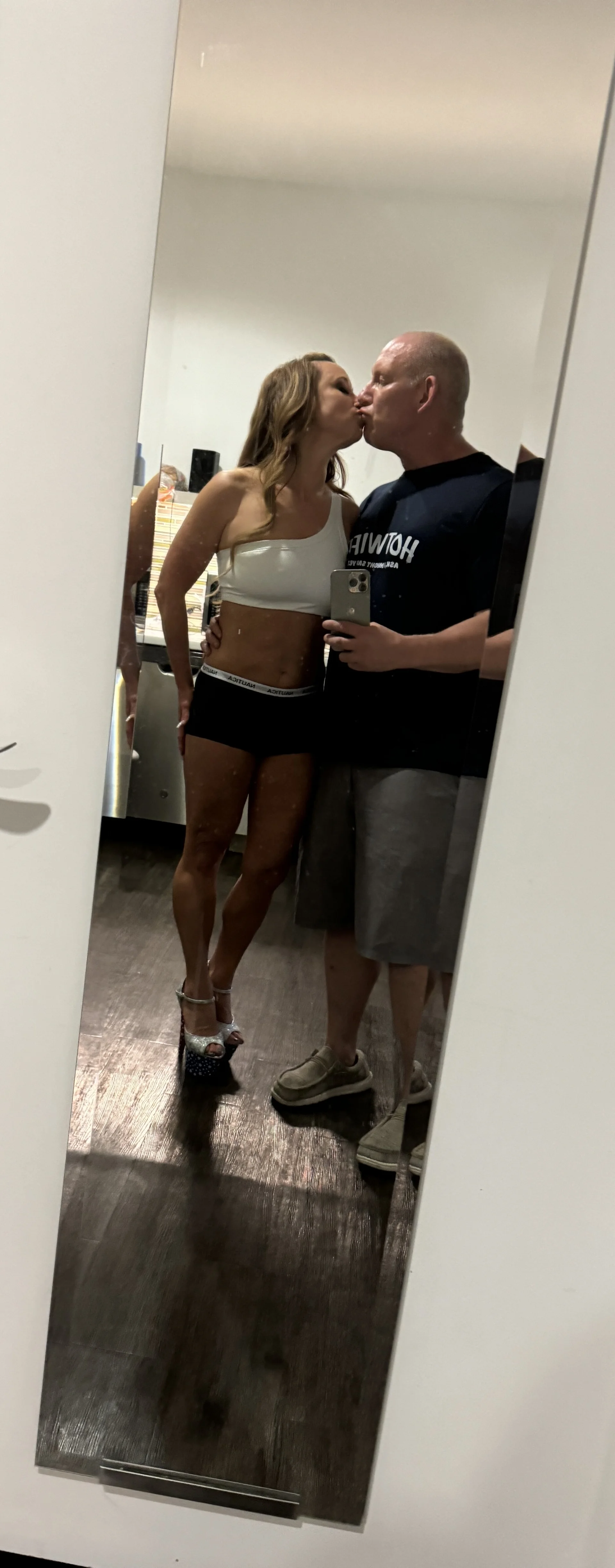 XXX Porn Photo of Nude My_HotwifeNikki23 23