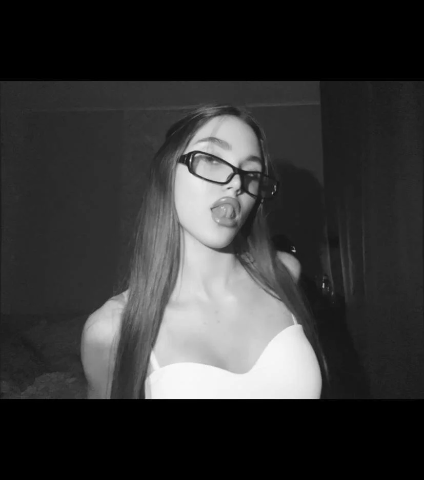 XXX Porn Photo of Nude Veluxe 30