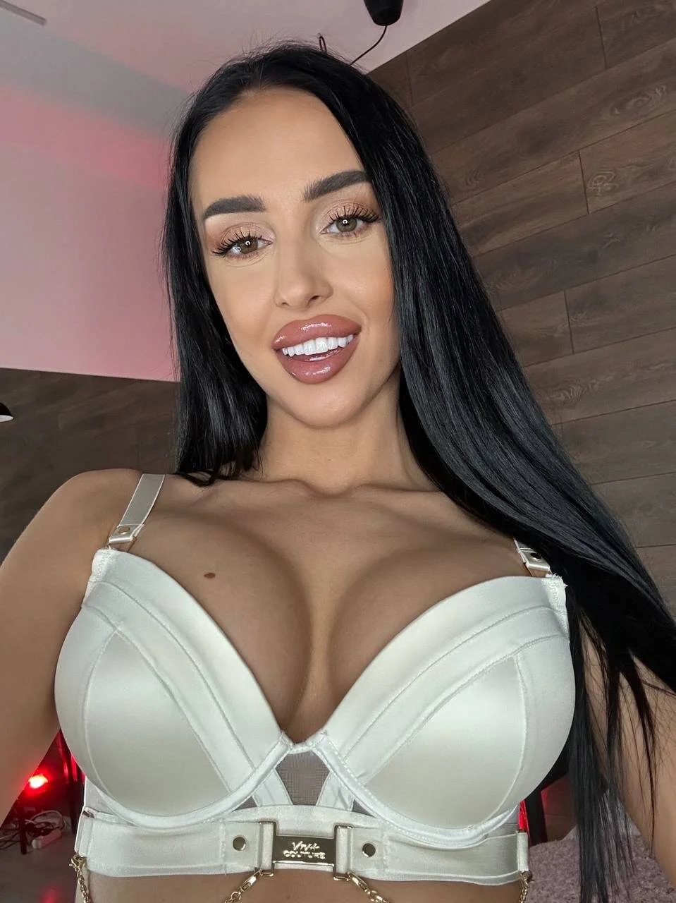 XXX Porn Photo of Nude KairaAndrews 20