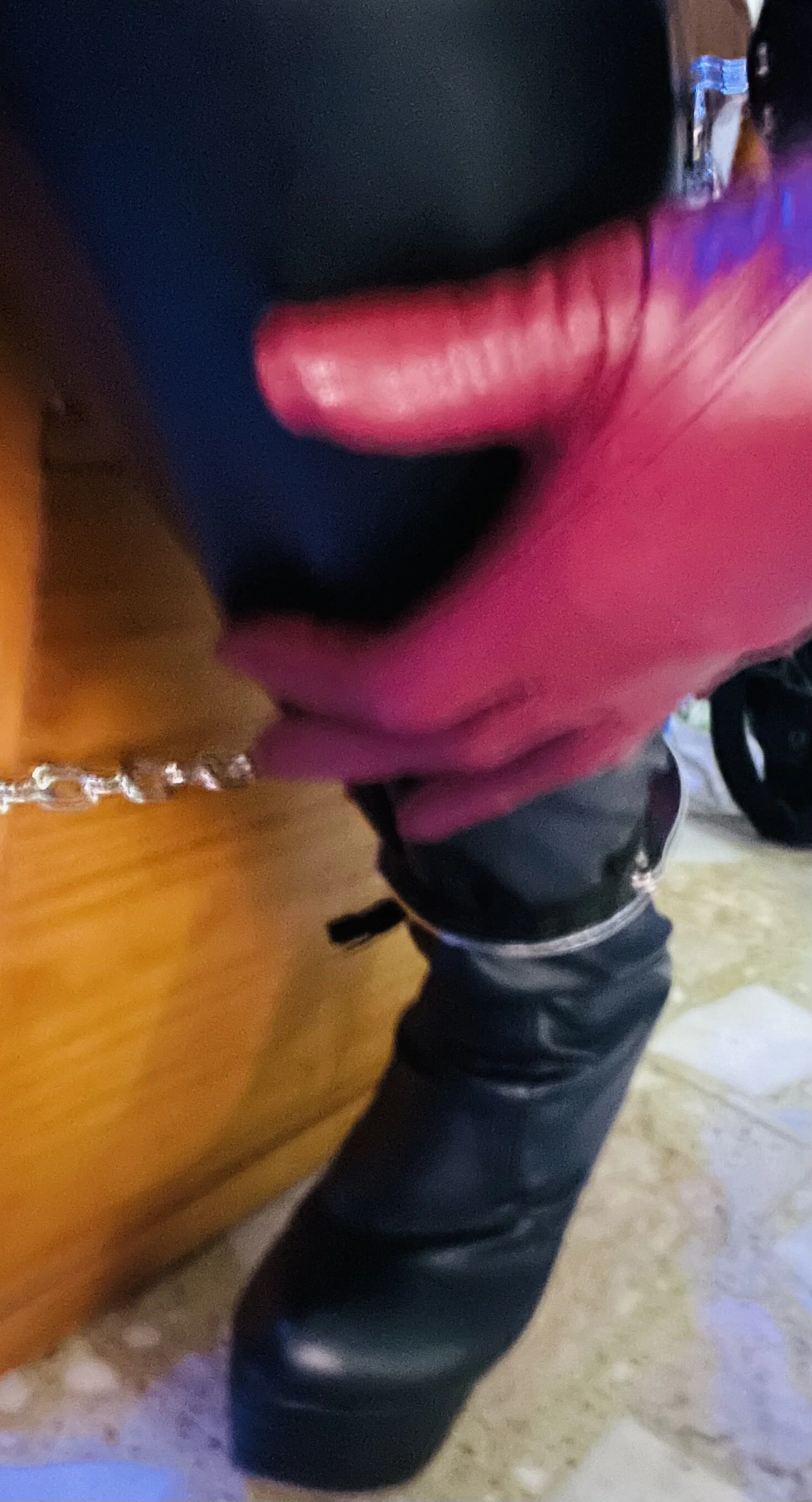 XXX Porn Photo of Nude Leathergloves90 5