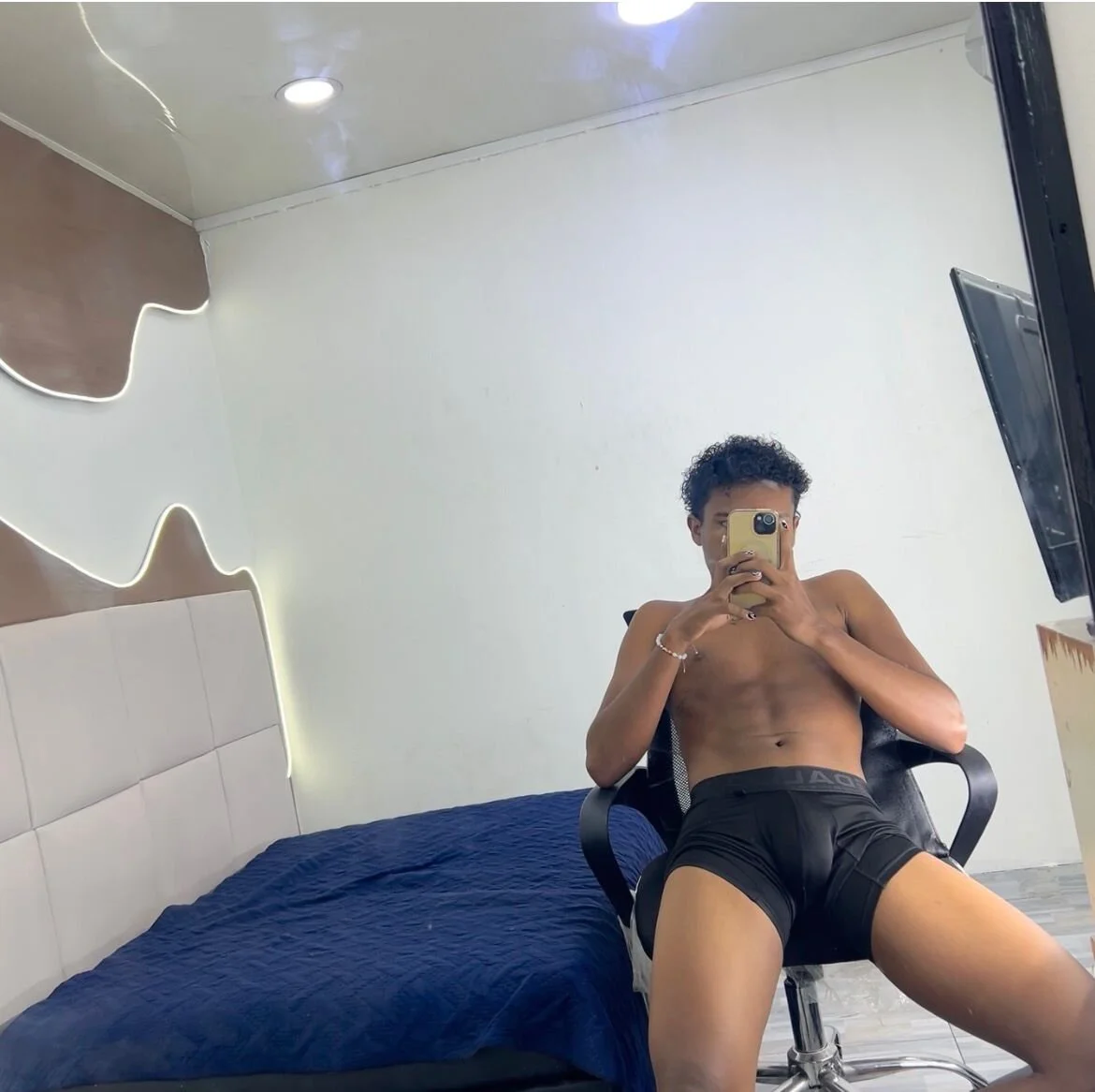 XXX Porn Photo of Nude Chris_Hott 5