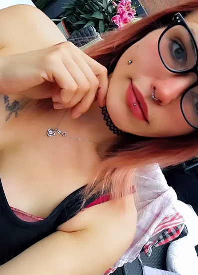 XXX Porn Photo of Nude YoungLoreena 6
