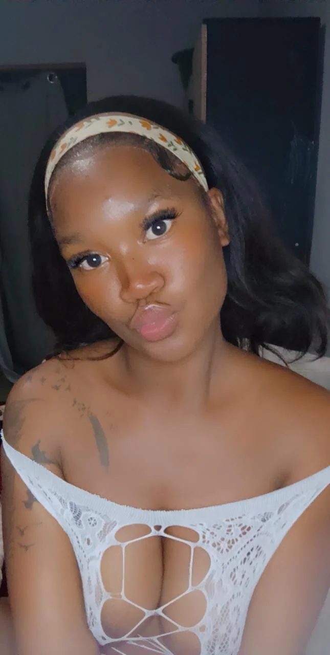 XXX Porn Photo of Nude BemusedTracing 2
