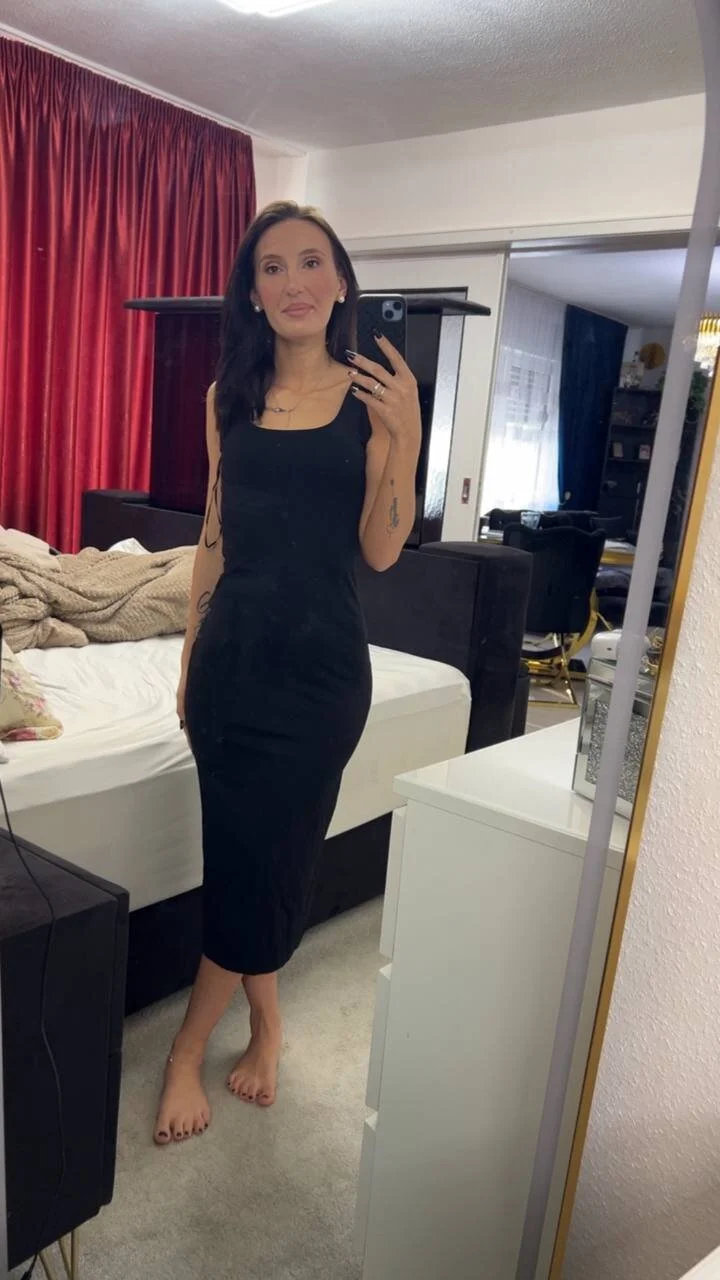 XXX Porn Photo of Nude Emi_RoseMaus 4