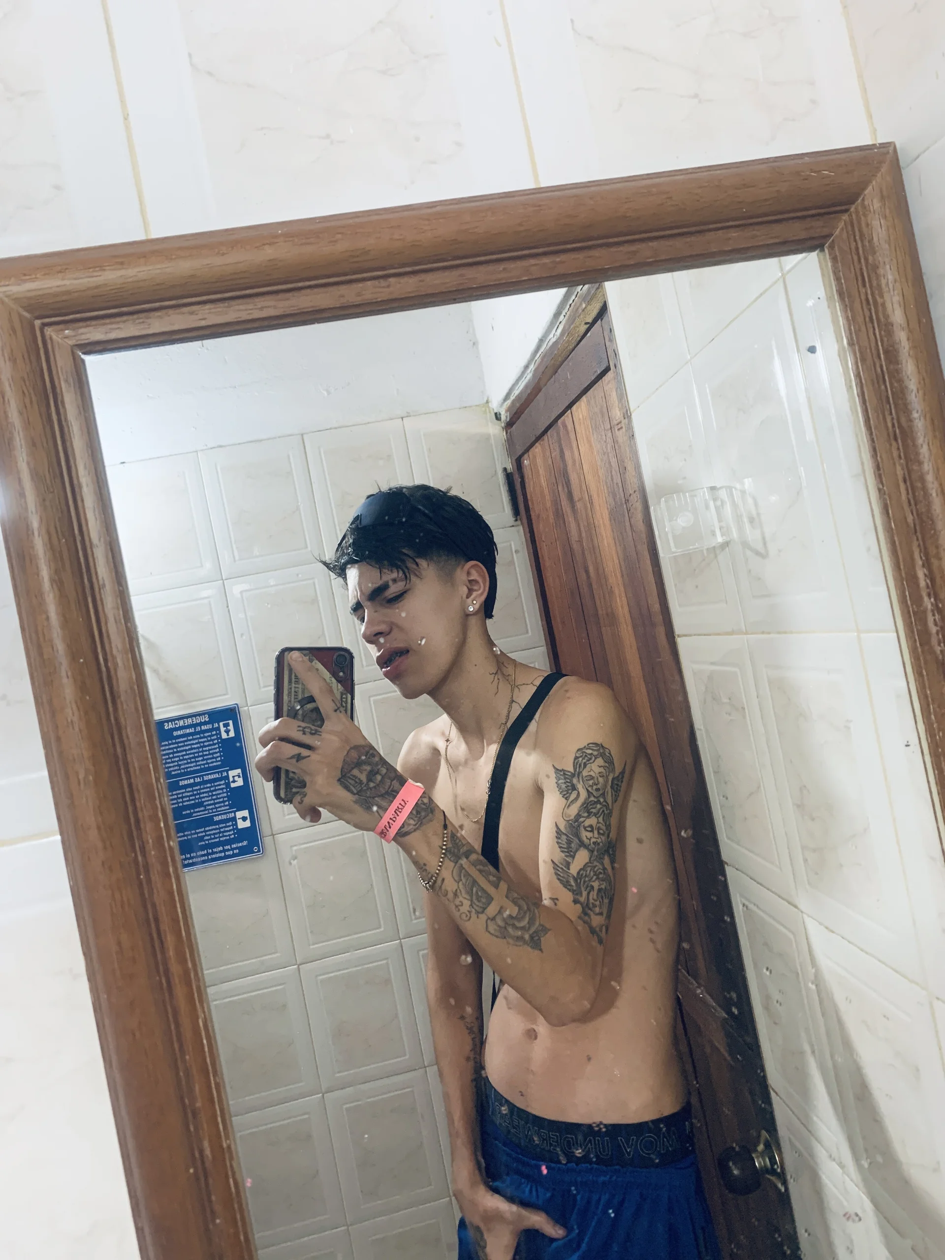 XXX Porn Photo of Nude guysloverea 10