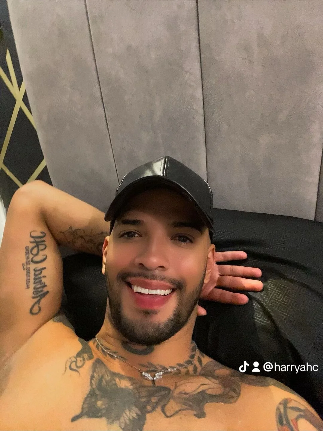 XXX Porn Photo of Nude LickMyInk 19