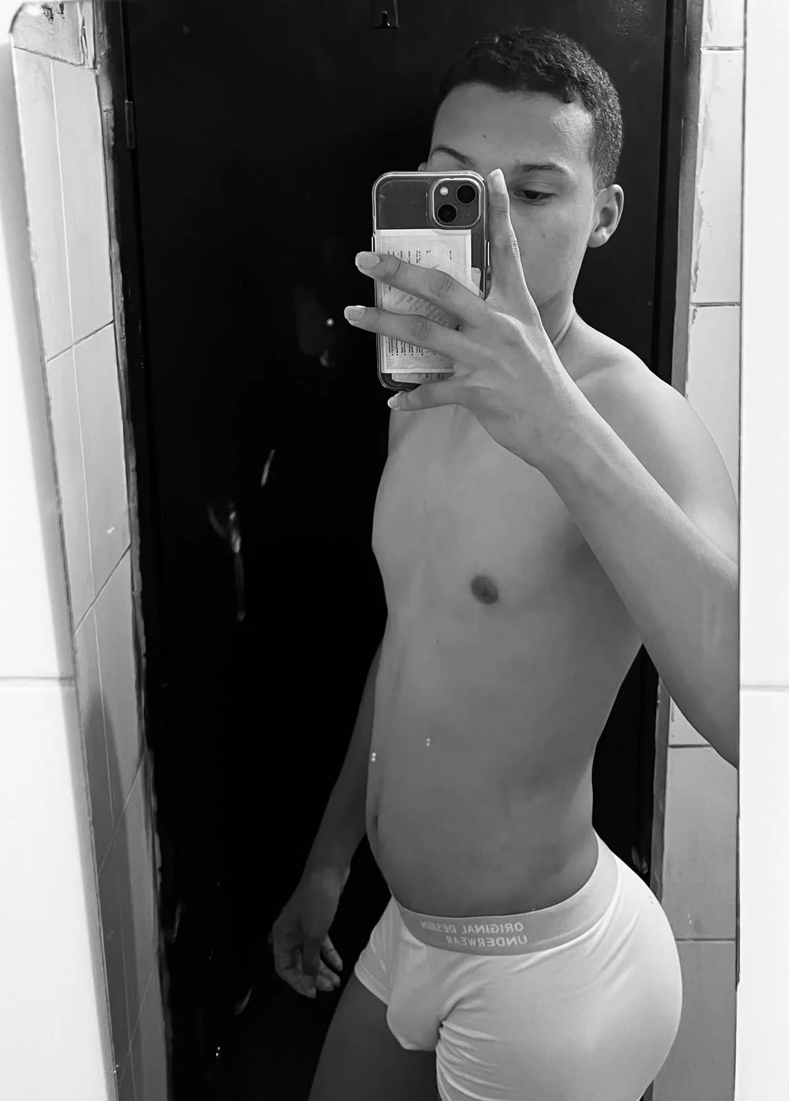 XXX Porn Photo of Nude Aron_LeFeng 2