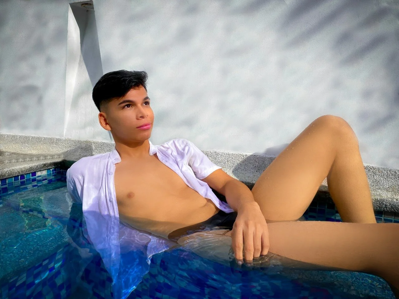 XXX Porn Photo of Nude andres_lizcano 3