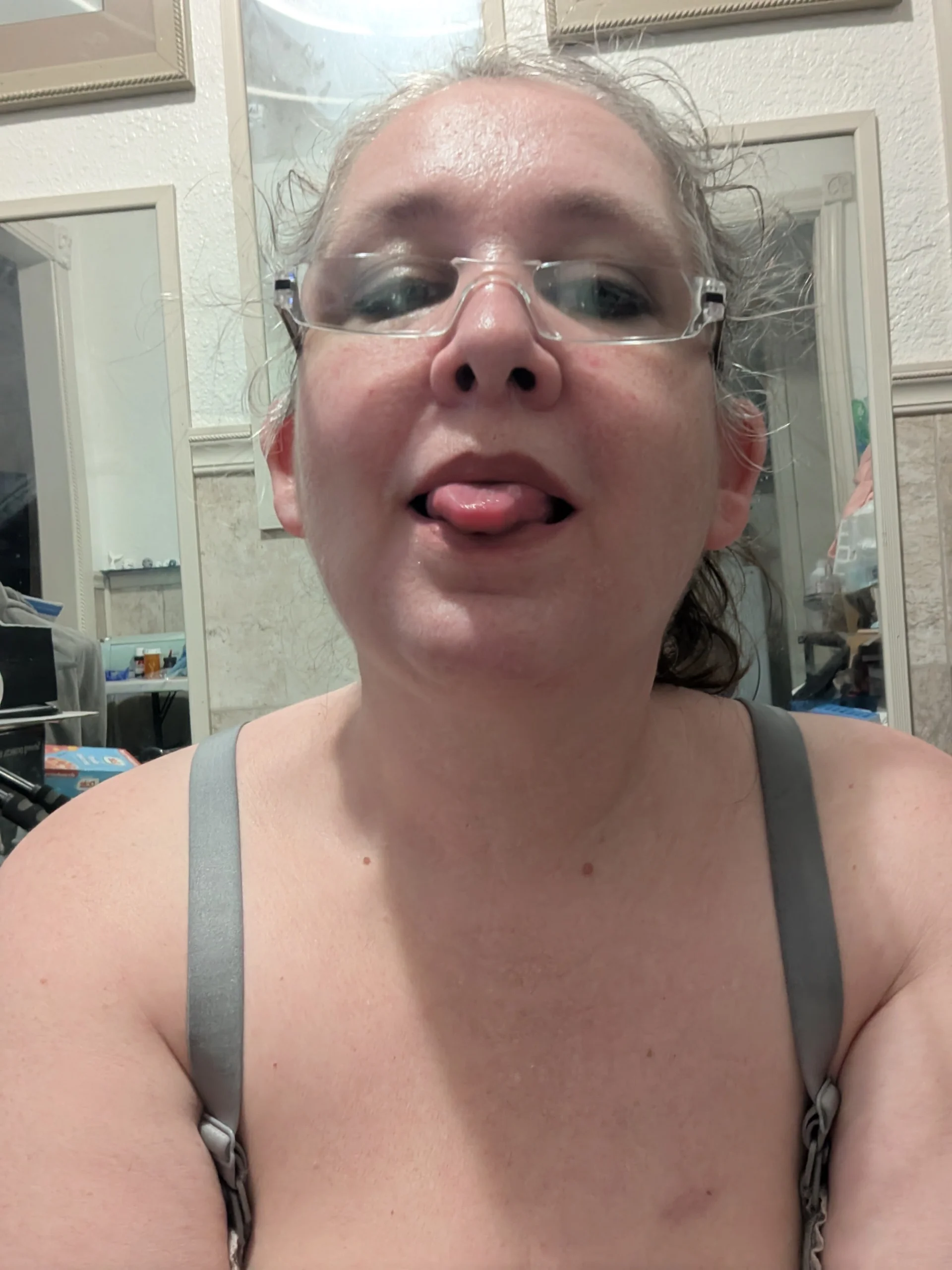 XXX Porn Photo of Nude wetMoneybags 15