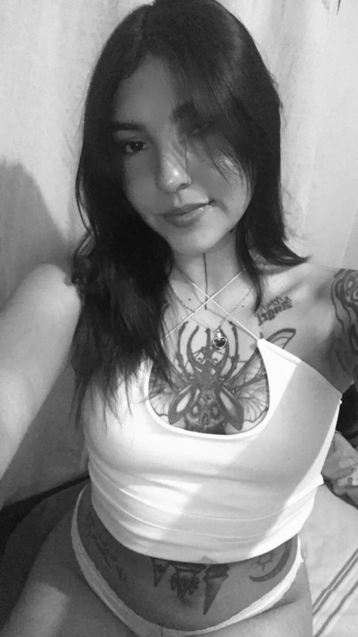 XXX Porn Photo of Nude SurpriseMadlicia 9