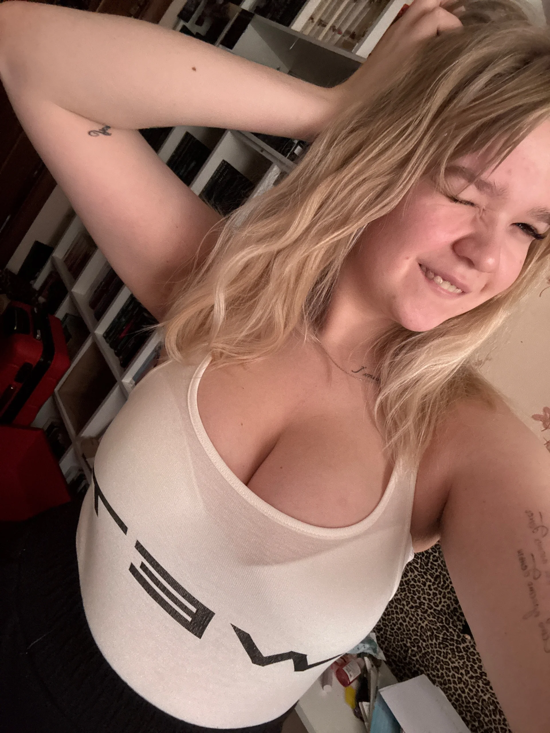 XXX Porn Photo of Nude LesleyMil 27
