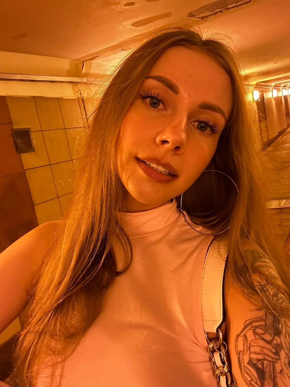 XXX Porn Photo of Nude Vikki_Cheese 6