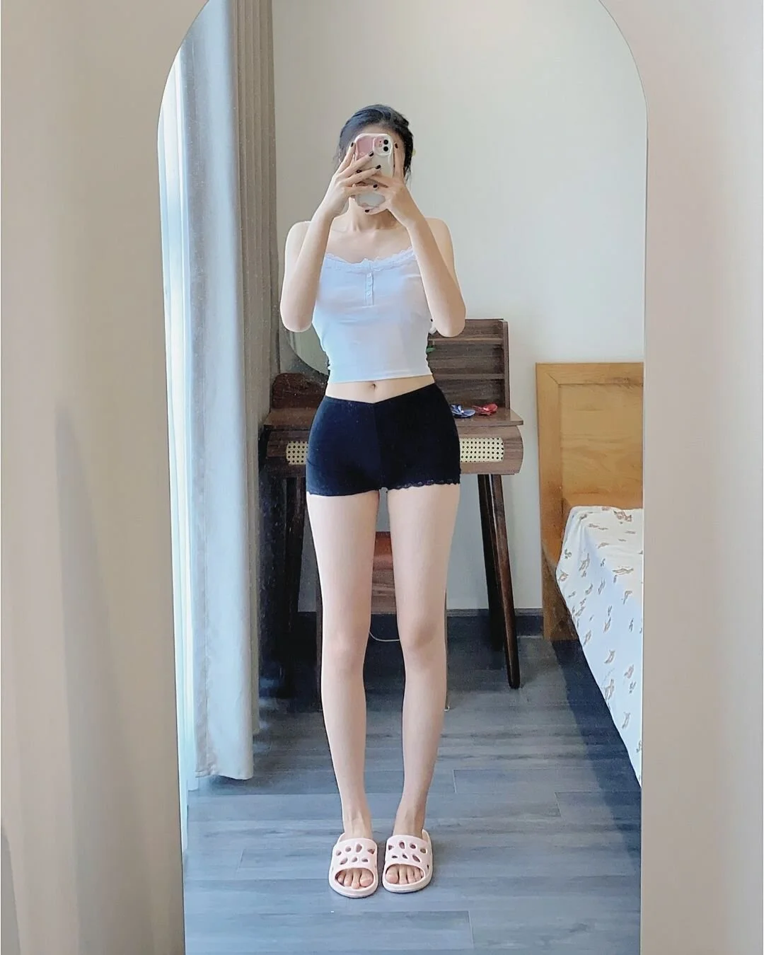 XXX Porn Photo of Nude Embez-Damdang 1