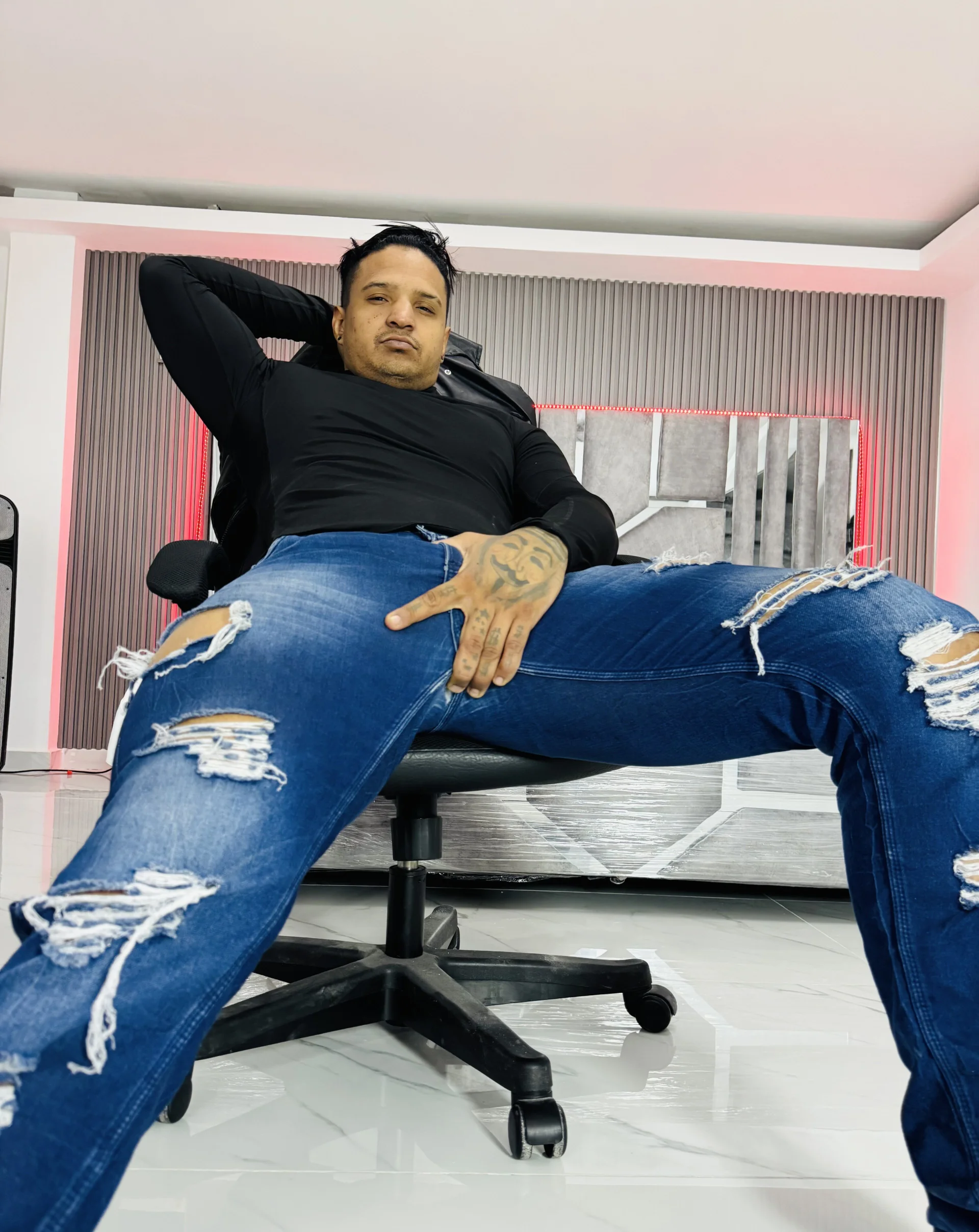 XXX Porn Photo of Nude master_leather 42
