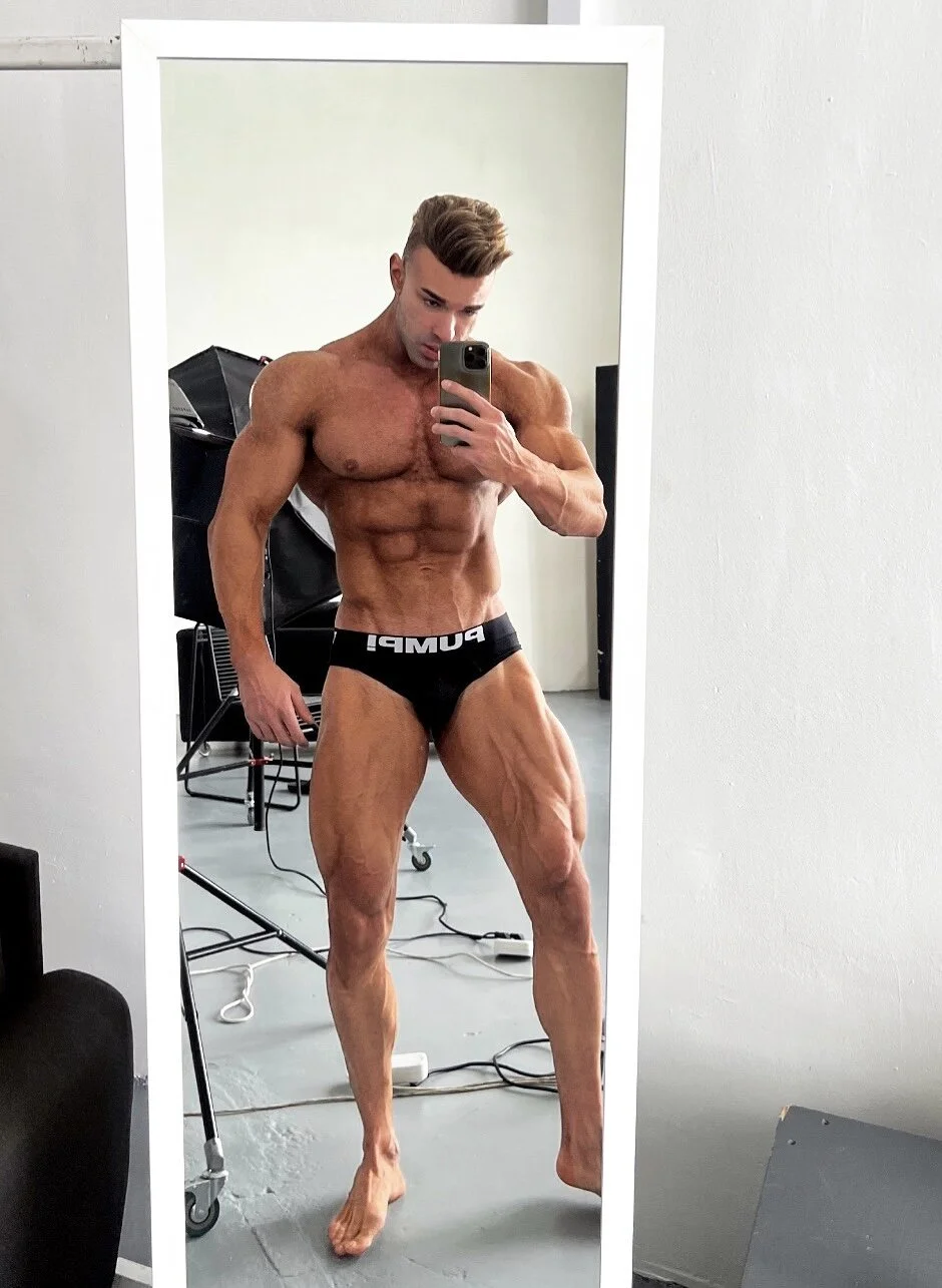 XXX Porn Photo of Nude bretman_narcissus 15