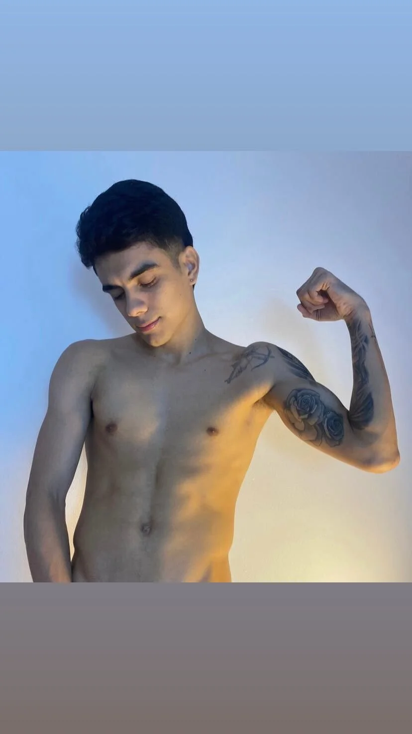 XXX Porn Photo of Nude adam_levis17 6