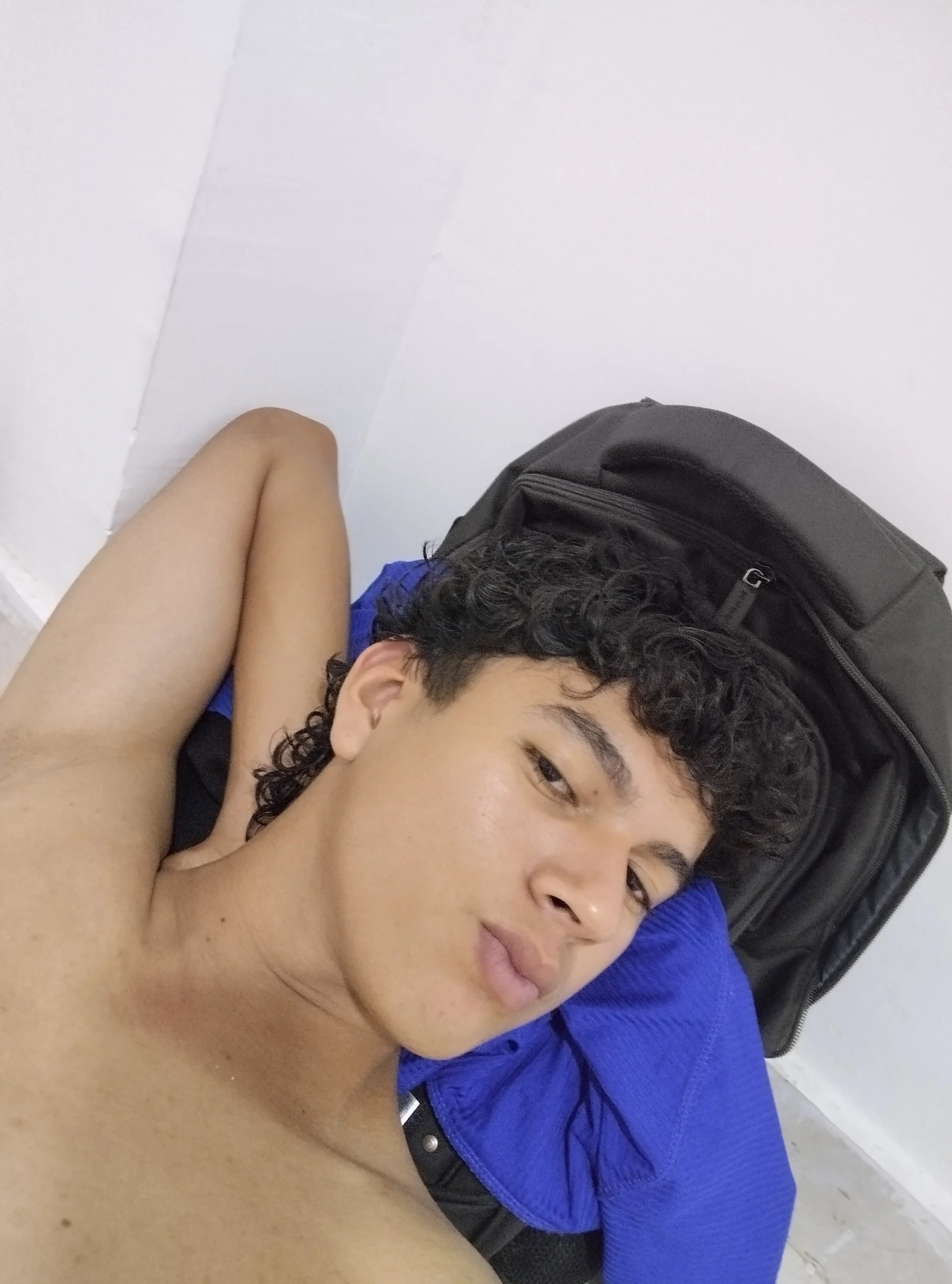 XXX Porn Photo of Nude Santy_Stump 9