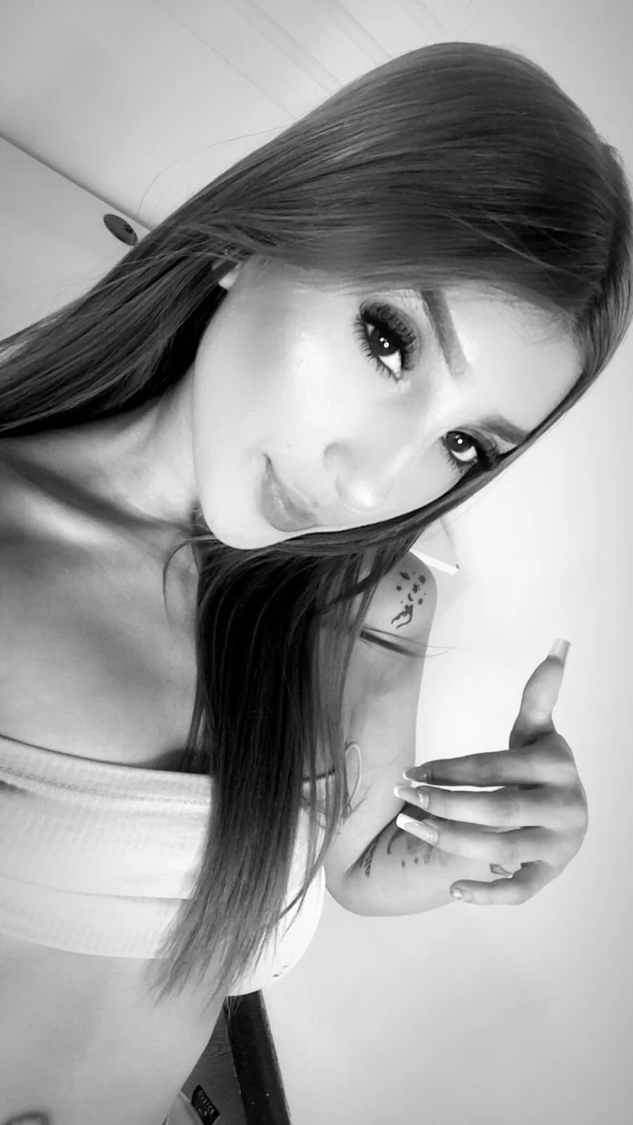 XXX Porn Photo of Nude AilishBenson 4