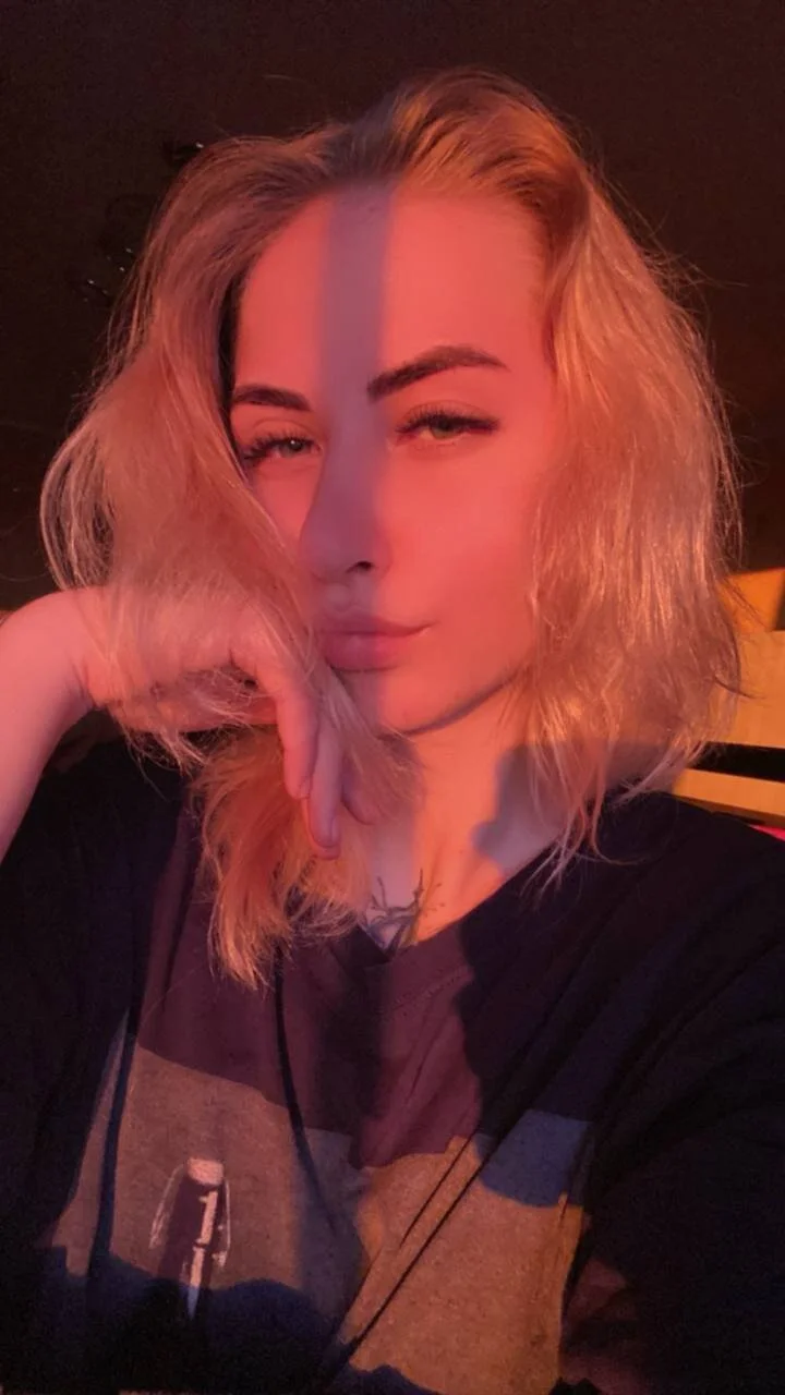 XXX Porn Photo of Nude BlondeBun 10