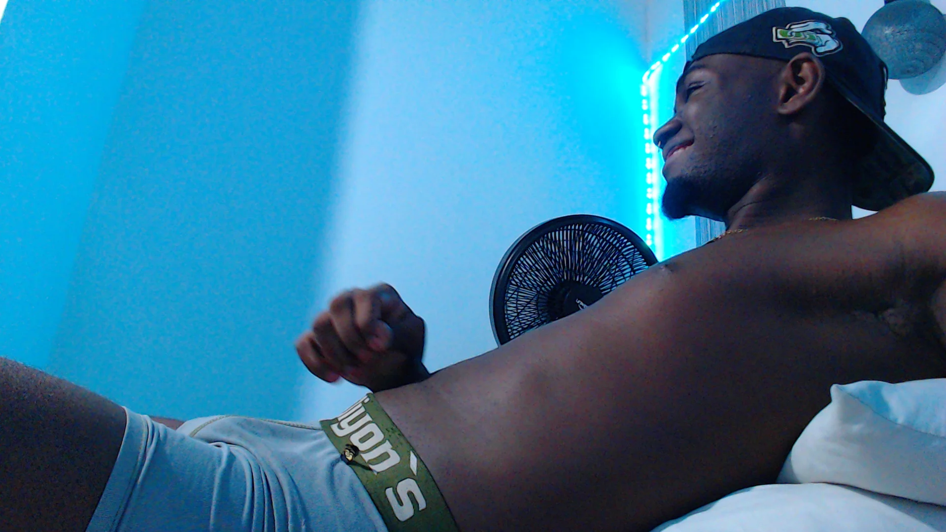 XXX Porn Photo of Nude eebony_stallion 12