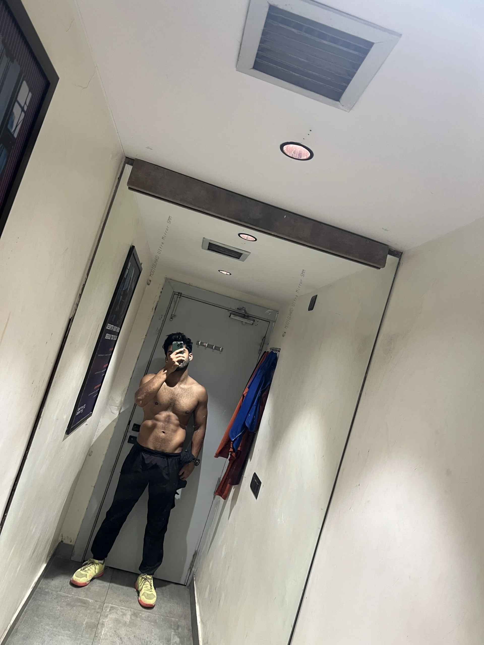 XXX Porn Photo of Nude John_desihunk 1