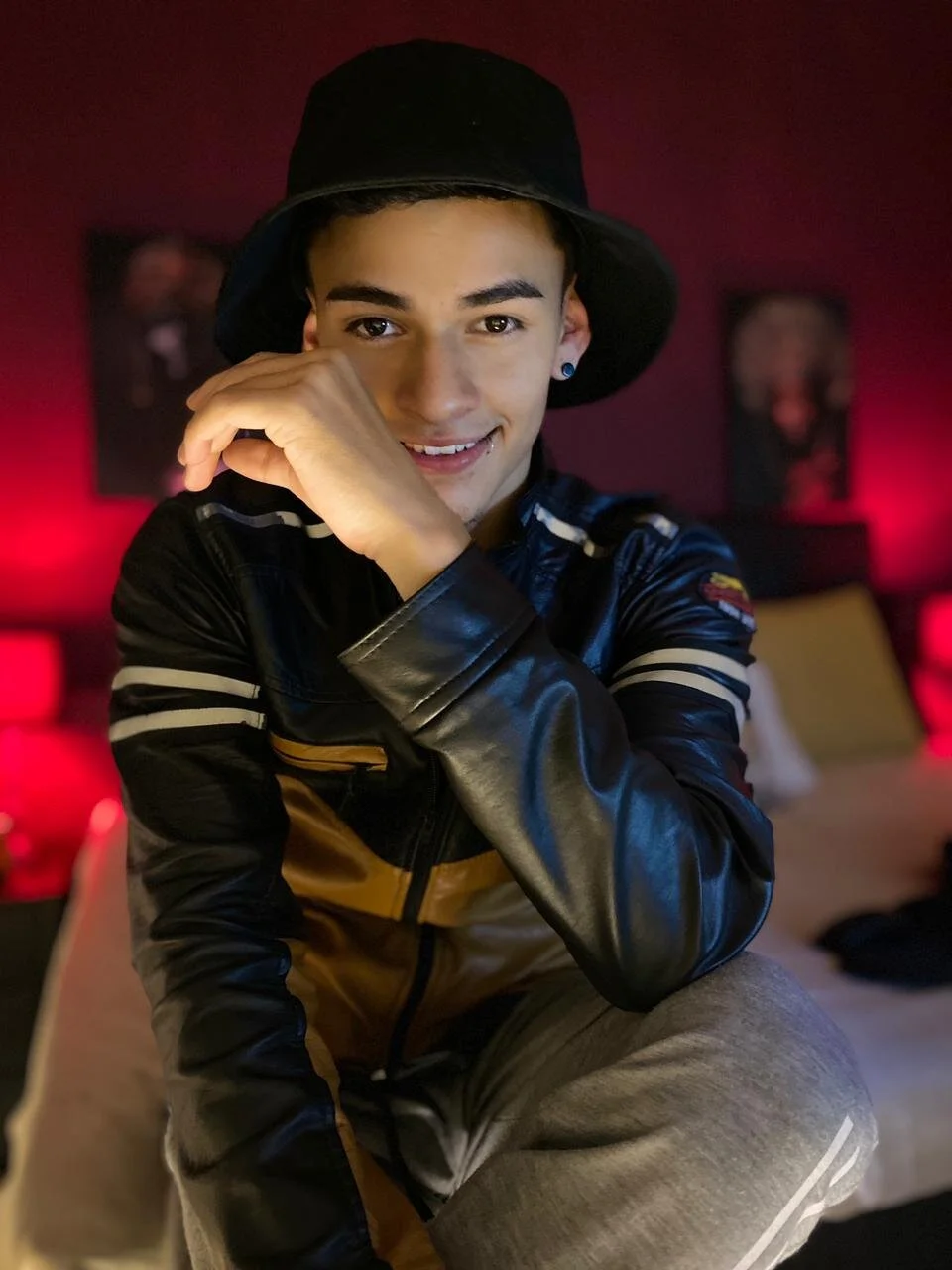 XXX Porn Photo of Nude VikoHands 14