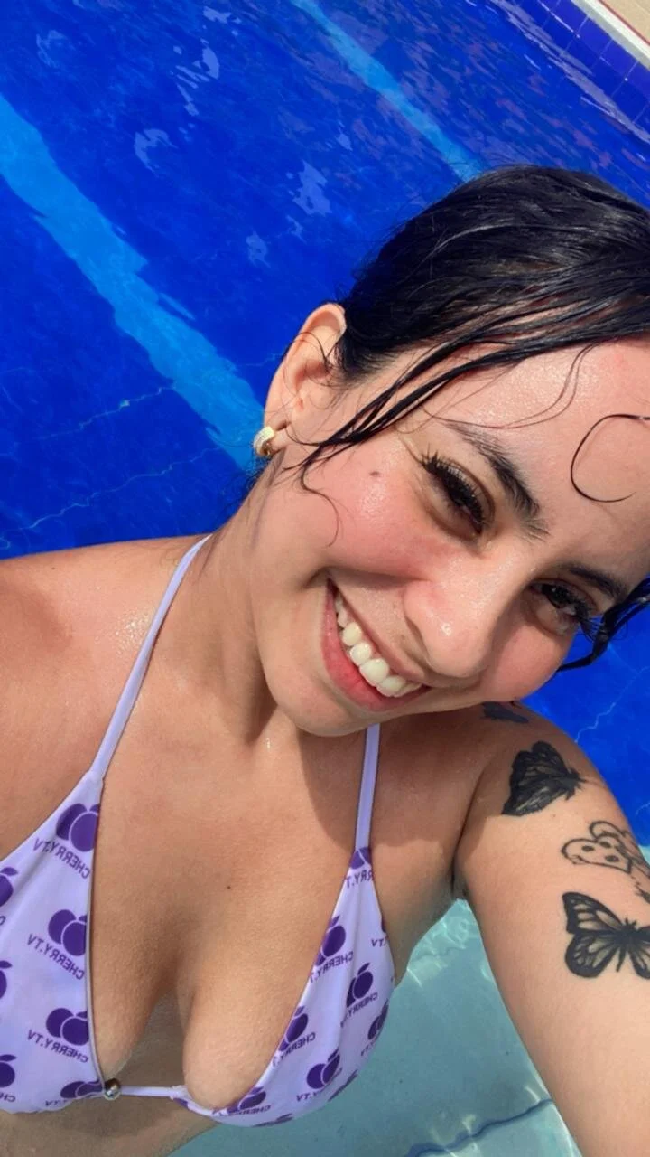 XXX Porn Photo of Nude adriannyp_1 20