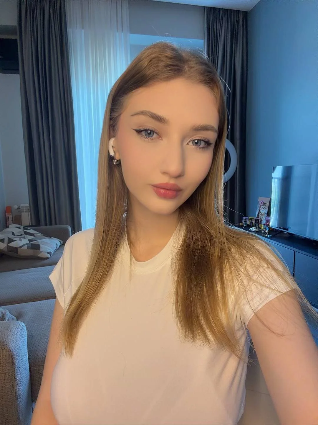XXX Porn Photo of Nude AveryBerkson 69